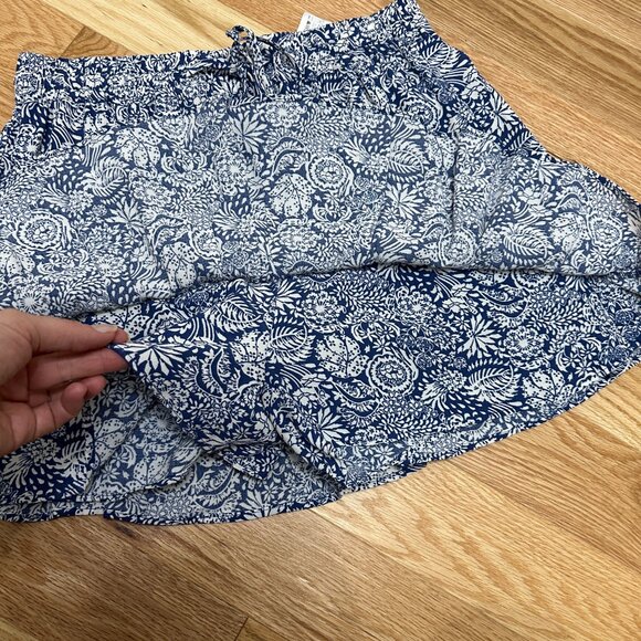 Zara Floral Print Tiered Skort - Size MED - Navy and White - Picture 4 of 10